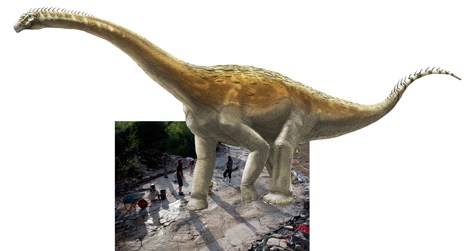 Ilustrace přibližného vzhledu původce fosilní série stop v Plagne s pozadím v podobě fotografie otisků. Velikost sauropodního dinosaura na obrázku by tedy mohla přibližně odpovídat v poměru k velikosti osob na snímku. Kredit: A. Bénétéau (ilustrace),