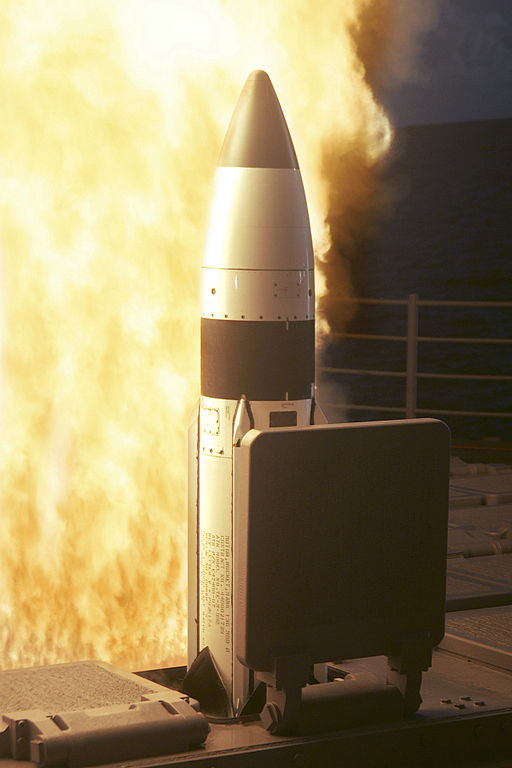 Odpálení rakety systému Aegis BDM raketovým křižníkem USS Lake Erie v roce 2005. Kredit: US Navy.