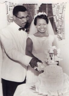 Svatba Iry a Gladys Westových. Zdroj: https://www.xyht.com/