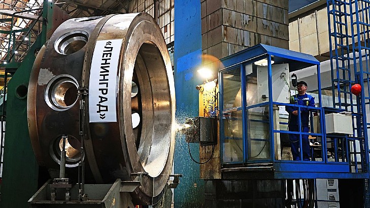 Práce na reaktorech RITM-200 pro ledoborec Leningrad (zdroj Rosatom).