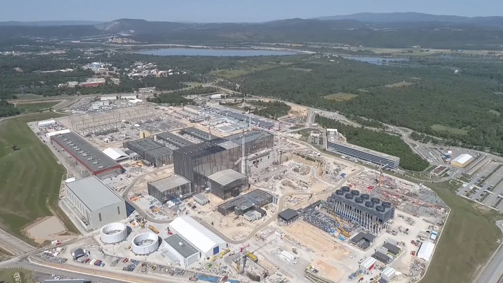 Evropský tokamak ITER, 26. září 2020. Kredit: Macskelek / Wikimedia Commons.