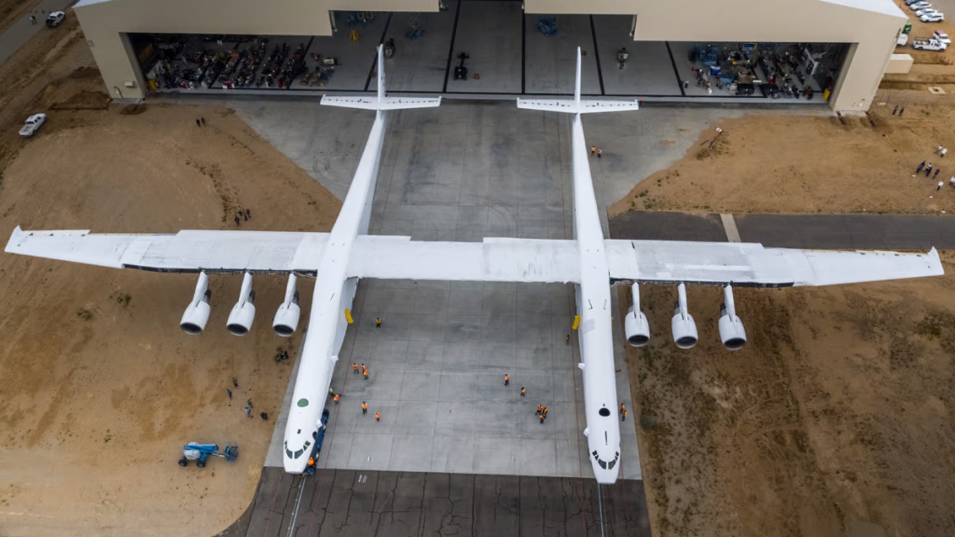 Nosný letoun Roc má největší rozpětí křídel ze všech letounů na světě. Kredit: Stratolaunch.