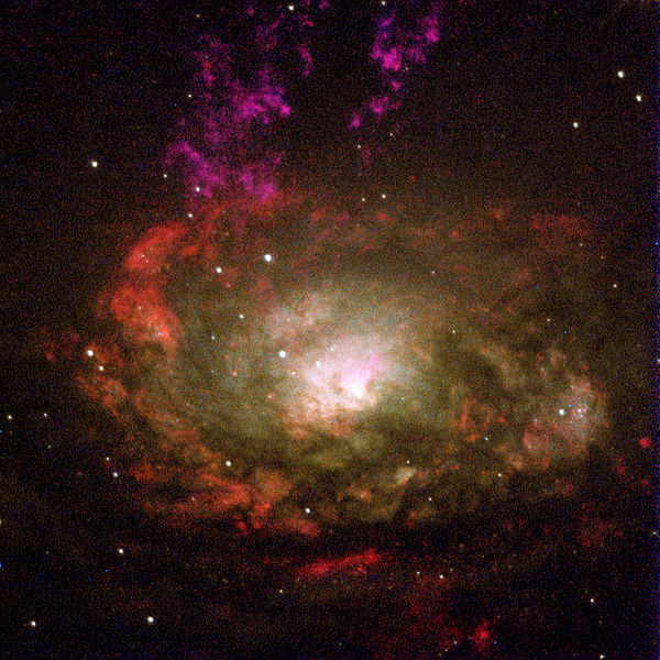 Galaxie Kružítko je aktivní Seyfertova galaxie typu II. Kredit: NASA/ESA.