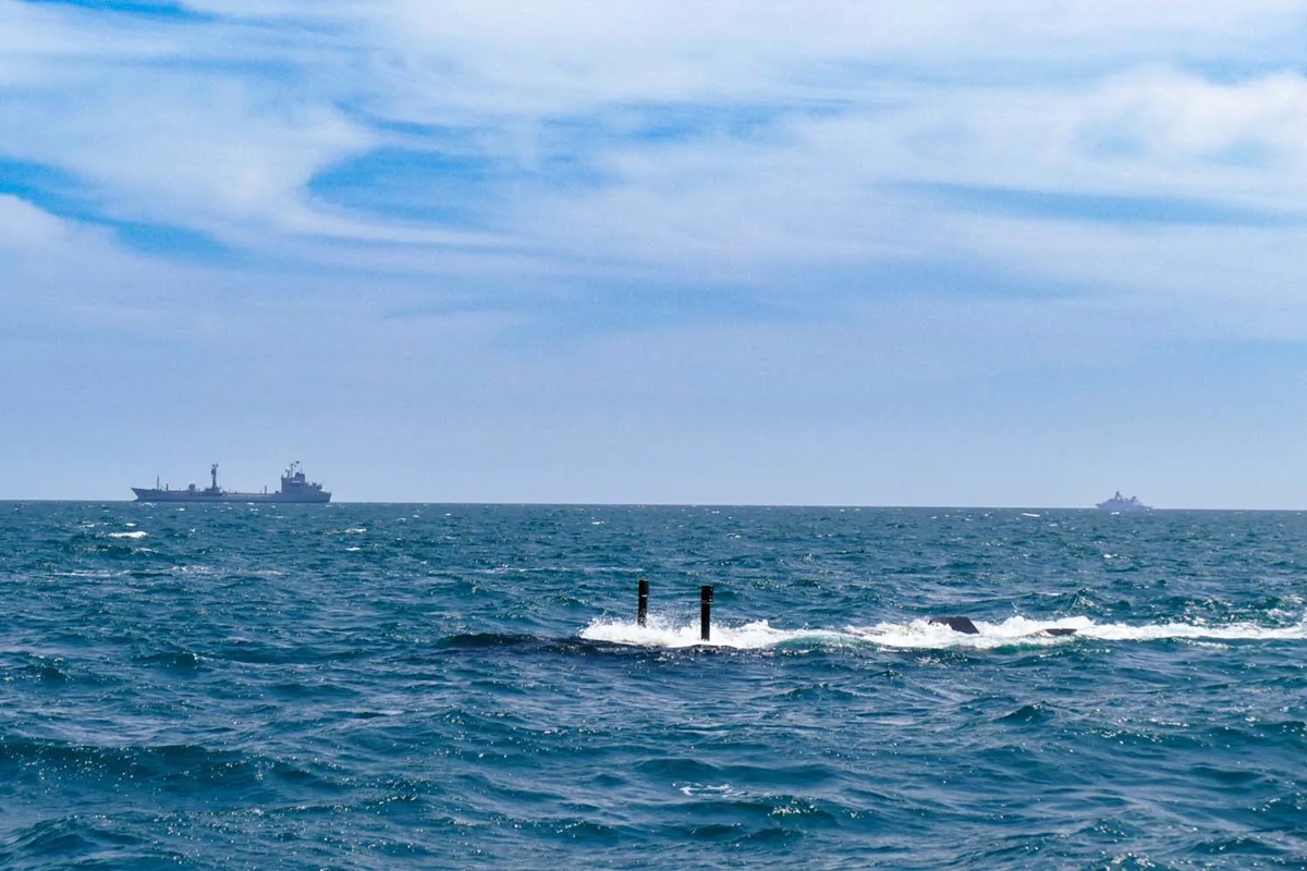 Testy v plném proudu. Kredit: Royal Navy/Crown copyright.