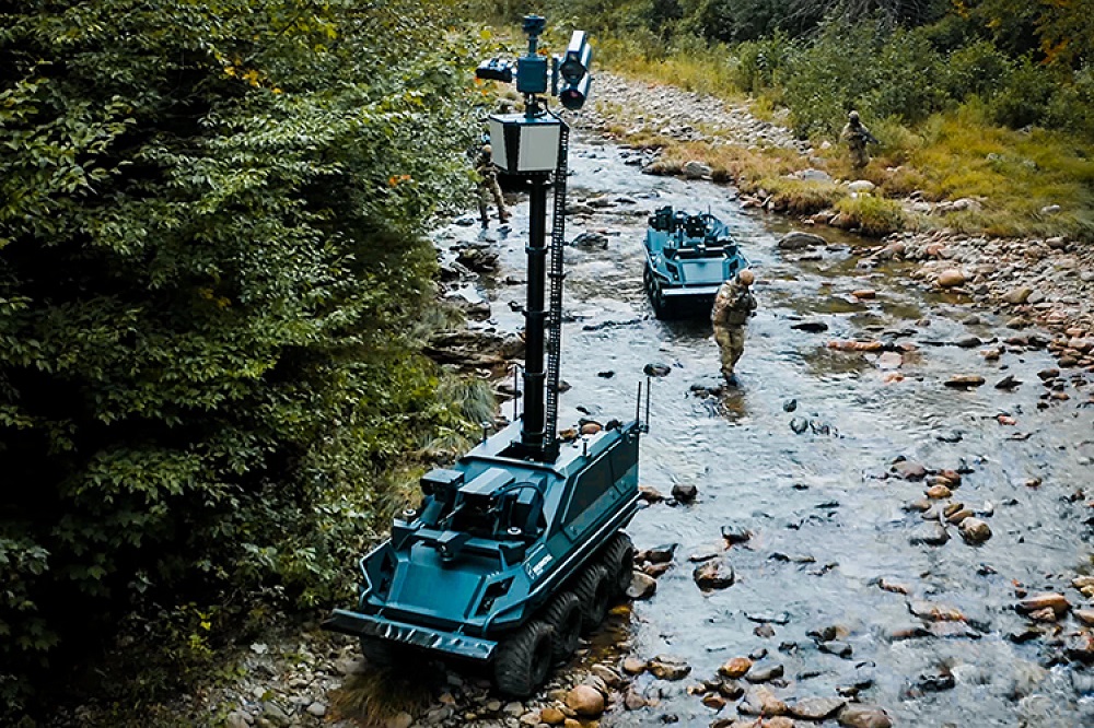 Robot Mission Master – Armed Reconnaissance v akci s vysunutou teleskopickou věží. Kredit: Rheinmetall.