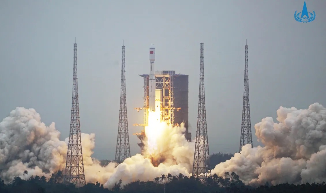 První start rakety Dlouhý pochod 8. Druhá raketa tohoto v únoru 2022 vynesla na orbitu zmíněný satelit Qimingxing 1. Kredit: CNSA.