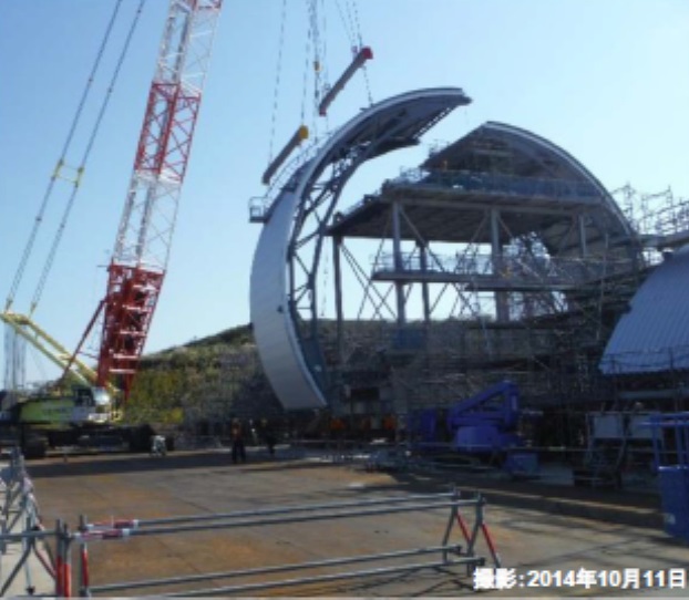 ZkouĹˇka instalace nĂˇhradnĂ­ho krytu tĹ™etĂ­ho blokĹŻ v pĹ™Ă­stavu Onahama (zdroj TEPCO).