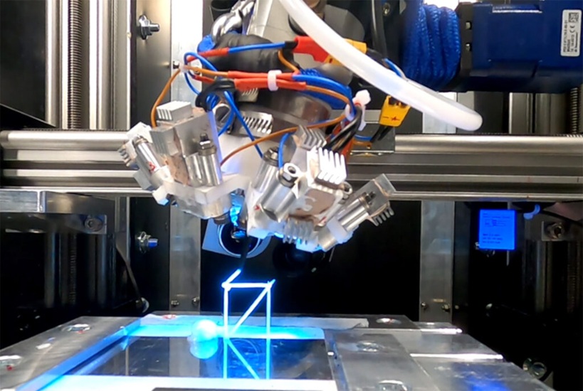 3D tiskárna pro tisk ve vesmíru. Kredit: Dcubed.