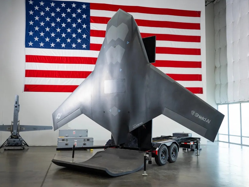 Maketa dronu X-BAT připraveného ke startu. Kredit: Shield AI.