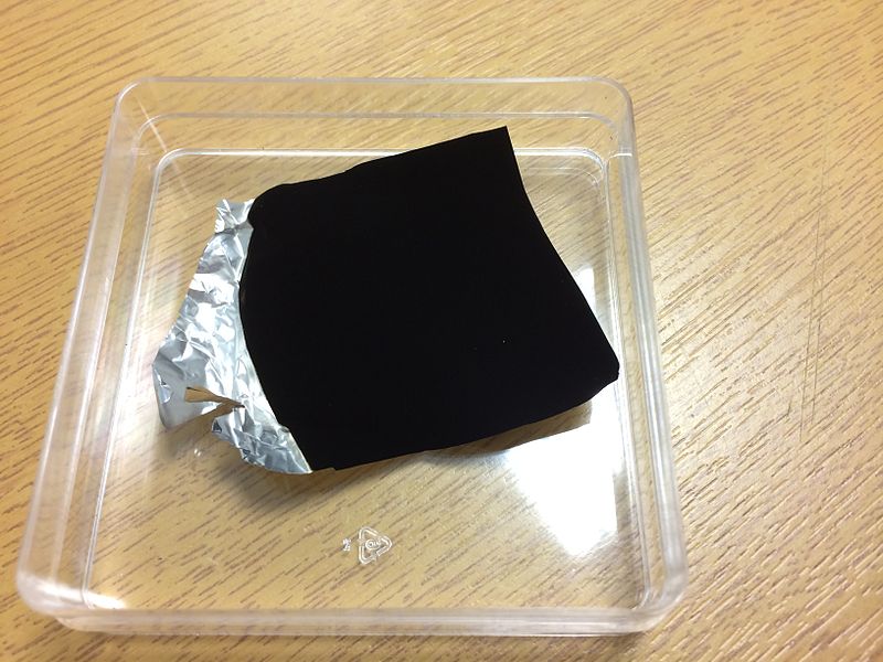 Z trůnu sesazený Vantablack. Kredit: Surrey NanoSystems.