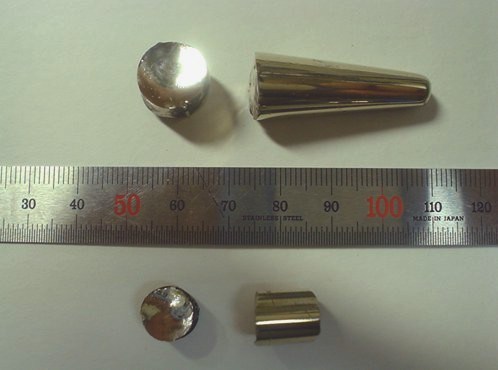 BMG = bulk metallic glass. Zdroj: https://upload.wikimedia.org