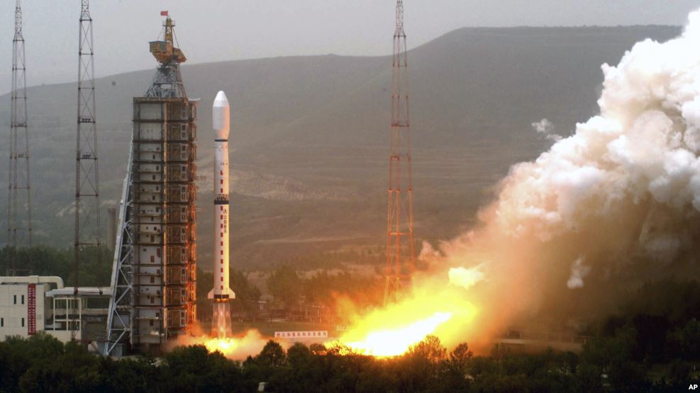 Jeden z pĹ™edchozĂ­ch ĂşspÄ›ĹˇnĂ˝ch startĹŻ rakety DlouhĂ˝ pochod (zdroj China's Xinhua News Agency).