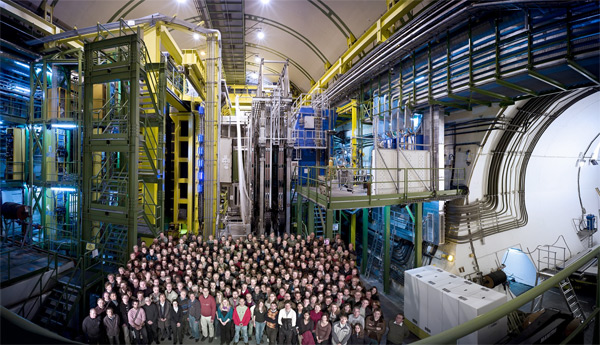 TĂ˝m experimentu LHC beauty. Kredit: CERN.