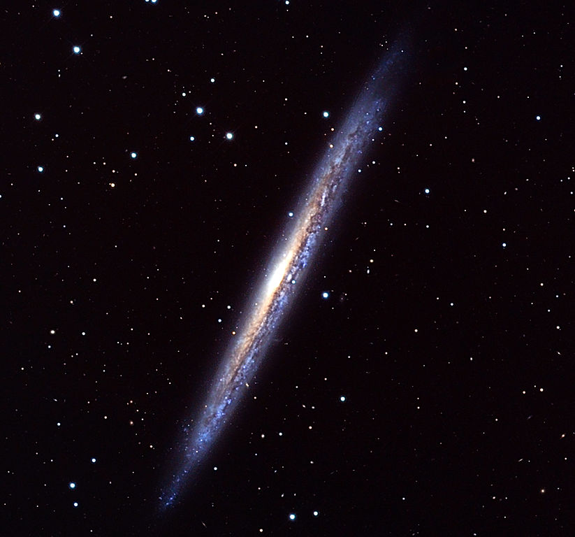 Okouzlující spirála NGC 5907. Kredit: Jschulman555 / Wikimedia Commons.