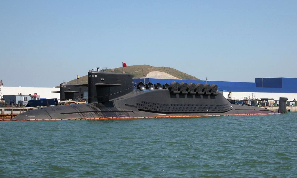 Čínská raketová jaderná ponorka typu 094 (v kódu NATO třída Jin). Kredit: United States Naval Institute News Blog.