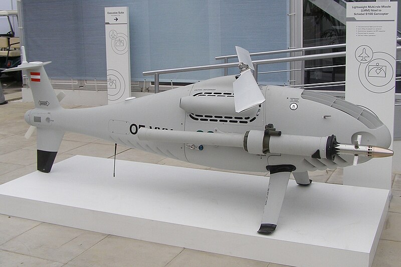 Schiebel S-100 Camcopter se střelou Thales LMM. Kredit: MilborneOne / Wikimedia Commons.