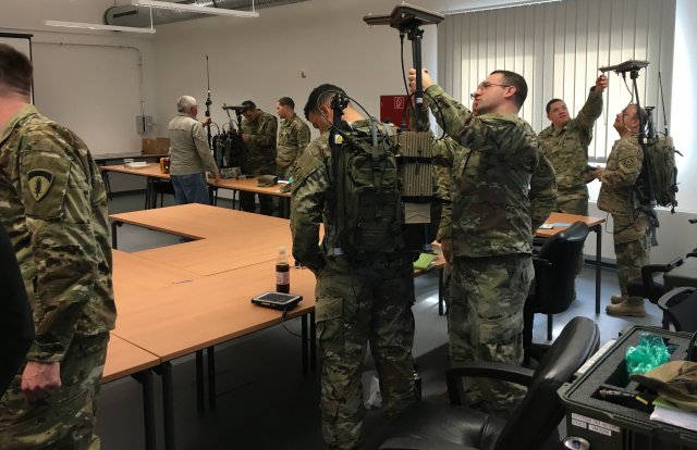 Příprava na elektronický boj, Kredit: US Army.