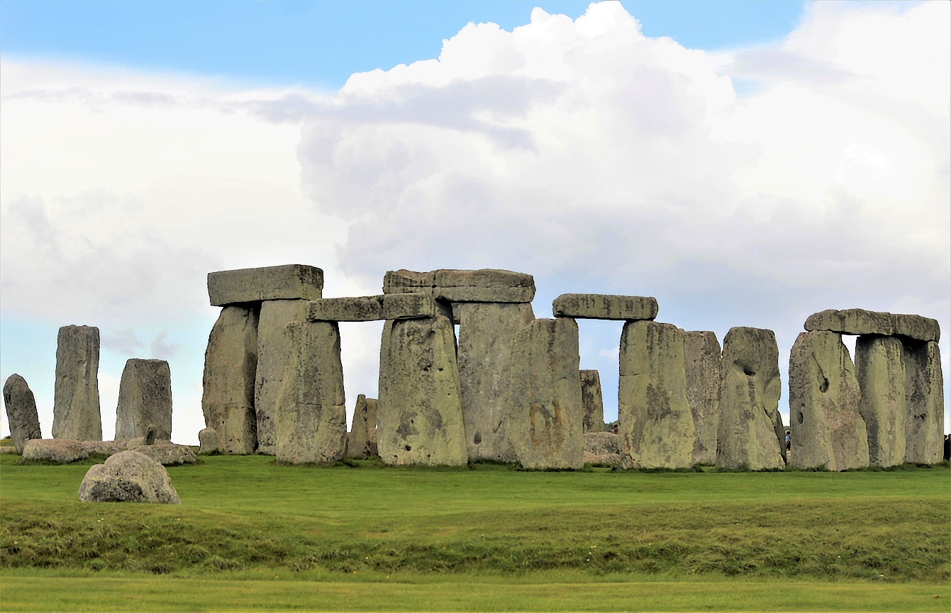 Stonehenge (zdroj Ken Fulton Almazan, Wikimedia Commons).