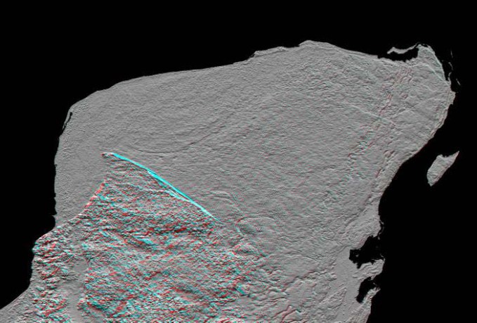 Radarový snímek někdejšího „Ground zero“, tedy severního cípu Yucatánského poloostrova. Částečný obrys ohromného impaktního kráteru Chicxulub o průměru 180 až 240 kilometrů je dobře viditelný v jeho pravé horní části. Kredit: Wikipedie (volné dílo)