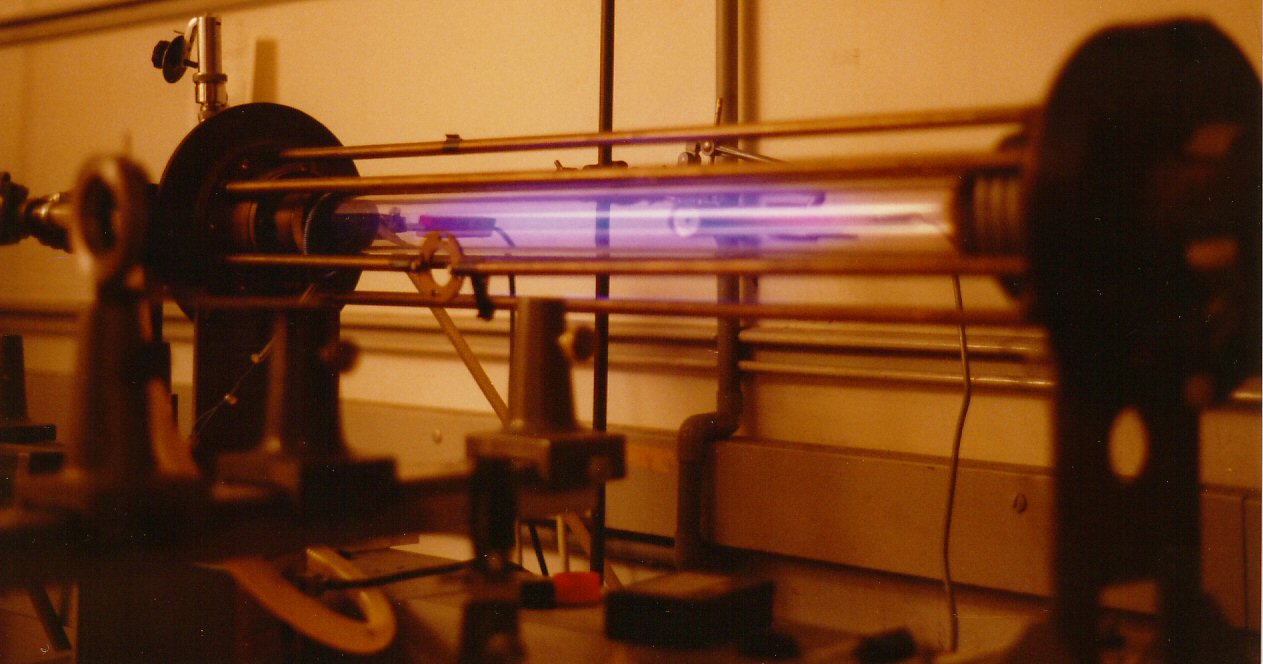 Starší zařízení typu Z-pinch v laboratoři (1986). Kredit: Sandpiper / Wikimedia Commons.