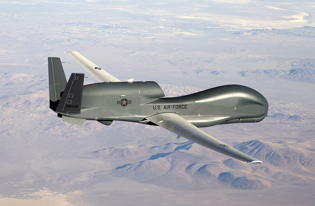 Sofistikovaný výzvědný dron RQ-4 Global Hawk. Kredit: 	U.S. Air Force / Bobbi Zapka.