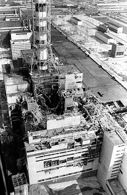 4. reaktor v Černobylu po katastrofě. Kredit: IAEA Imagebank, Wikimedia Commons,