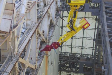 Demolice hornĂ­ ÄŤĂˇsti budovy prvnĂ­ho bloku (zdroj TEPCO).