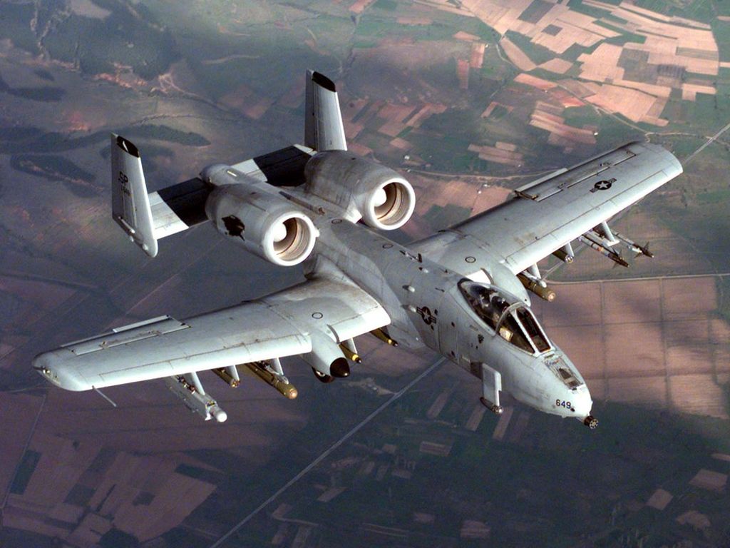 ObĂˇvanĂ˝ zabijĂˇk tankĹŻ A-10A Warthog. Kredit: Greg L. Davis / US Air Force.