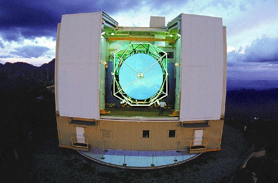 Multi Mirror Telescope po upgradu na jediné „zrcadlo“. Kredit: MMT.