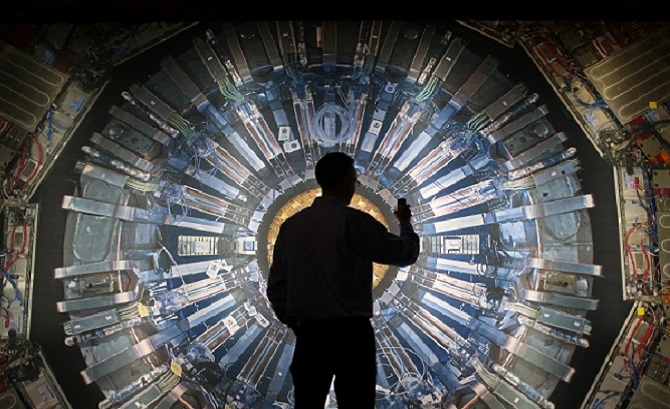 Ve VelkĂ©m hadronovĂ©m urychlovaÄŤi se uĹľ tÄ›ĹˇĂ­ na novĂ˝ start. Kredit: CERN.