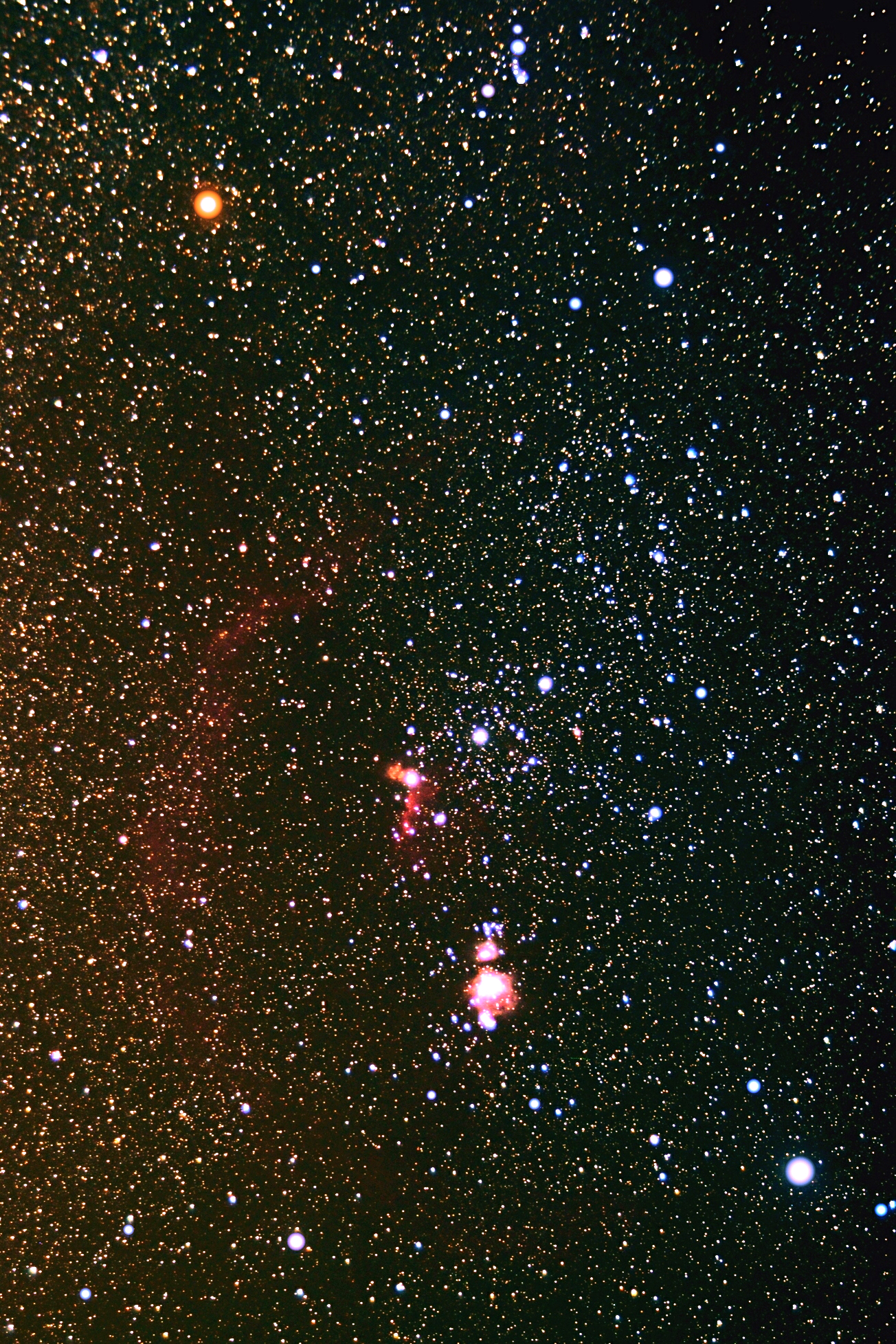 Betelgeuse se vÂ Orionu nedĂˇ pĹ™ehlĂ©dnout. Kredit: Tom Montemayor / University of Texas.