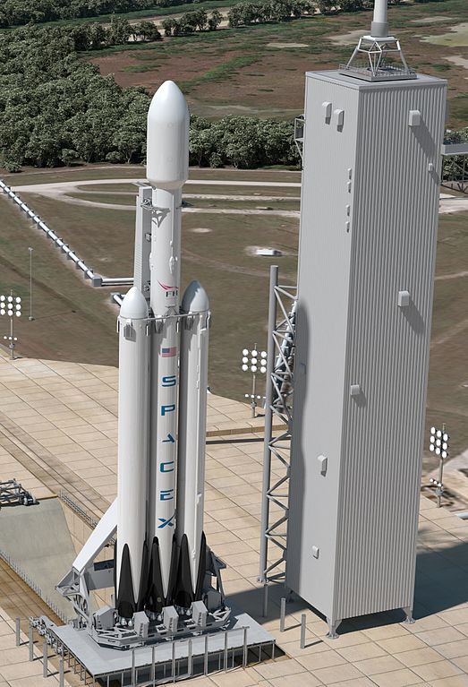 NosnĂˇ raketa Falcon Heavy. Kredit: SpaceX.