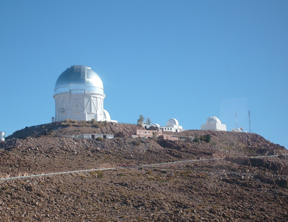 Cerro Tololo Inter-American Observatory (CTIO). Kredit: Ekx64 HernĂˇn Stockebrand / Wikimedia Commons.