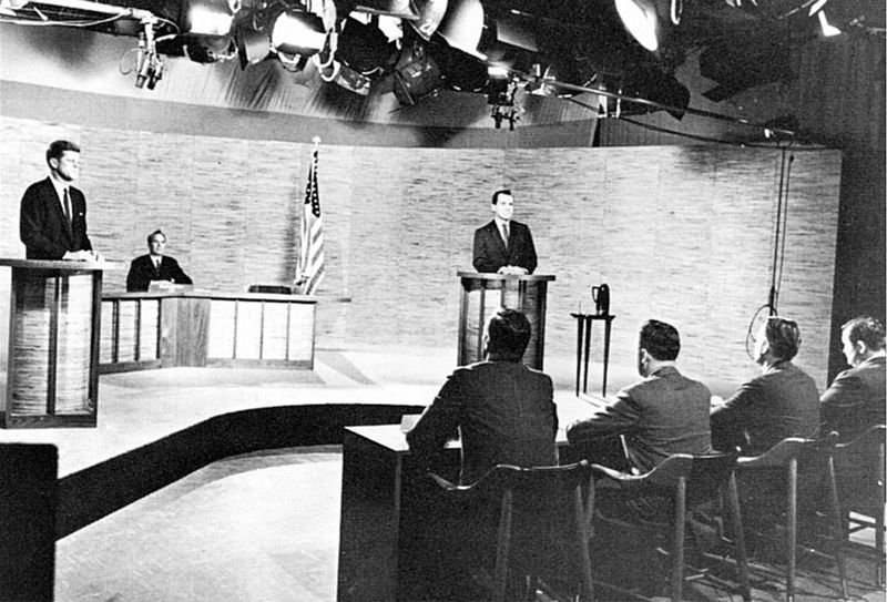 PolitickĂ© debaty od roku 1960 vĂ˝raznÄ› pokroÄŤily. Kredit: UPI / Wikimedia Commons.