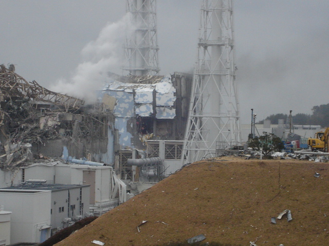 Povlak palivových souborů z nanodiamantů by mohl snížit riziko produkce vodíku v reakci páry se zirkonem, která vedla i k výbuchům vodíku ve Fukušimě I (zdroj TEPCO).