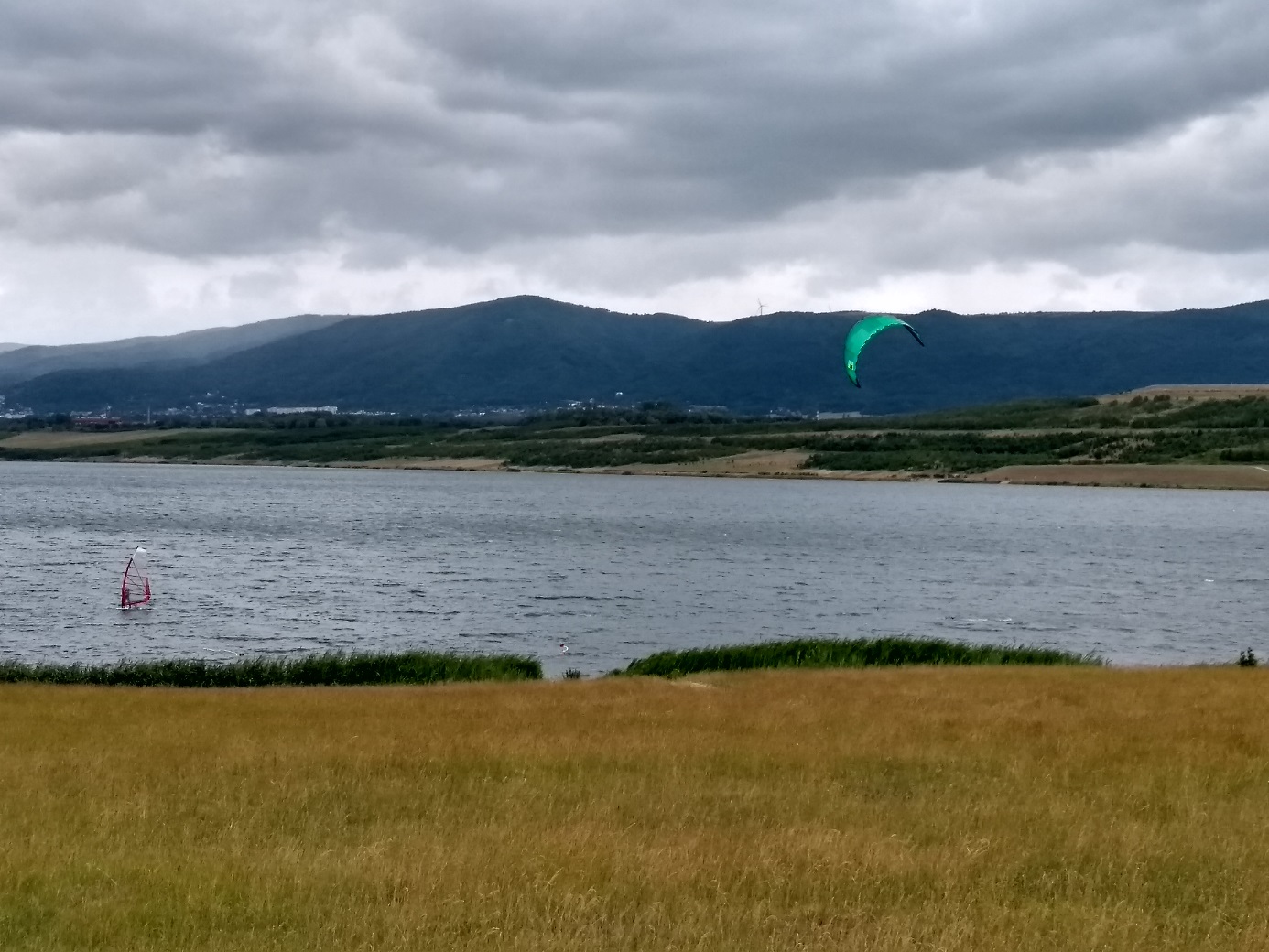 Bývalé doly se mění v rekreační krajinu, jezero Milada (foto Vladimír Wagner).