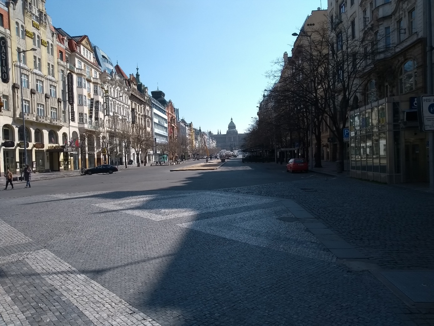Prázdné Václavské náměstí v době karanténních opatření (foto Vladimír Wagner).