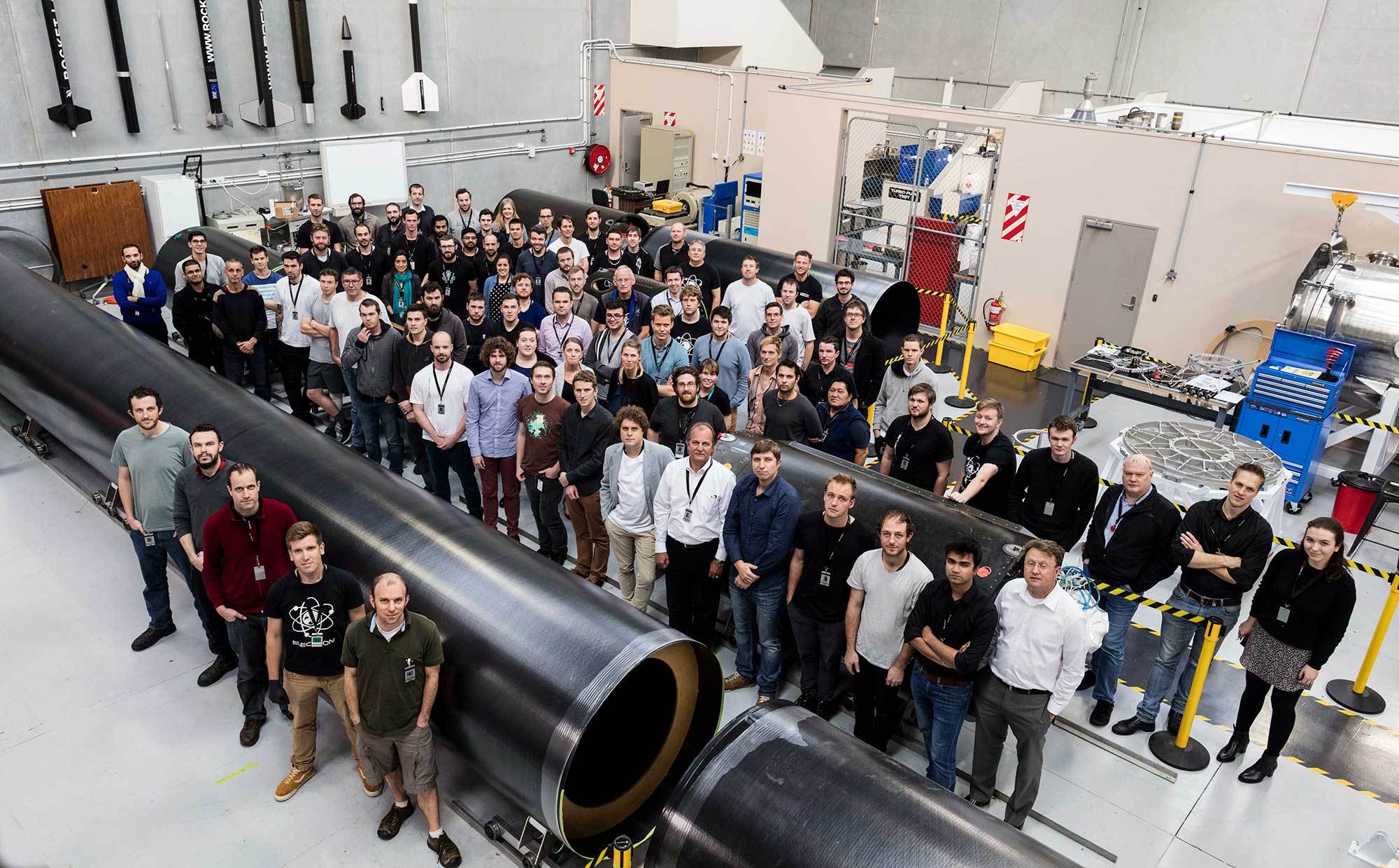 Zaměstnanci firmy Rocket lab. Zdroj: http://spaceflight101.com/