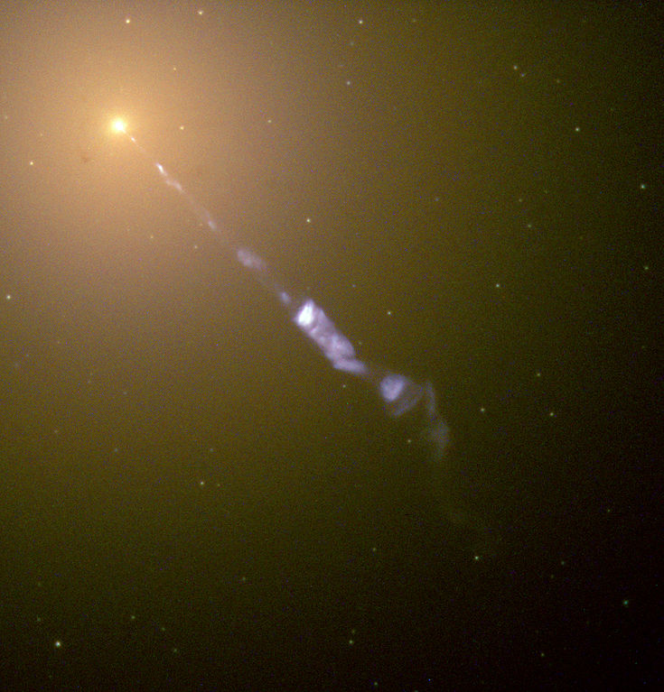 KlasickĂˇ aktivnĂ­ galaxie M87 sÂ okouzlujĂ­cĂ­m relativistickĂ˝m vĂ˝tryskem.