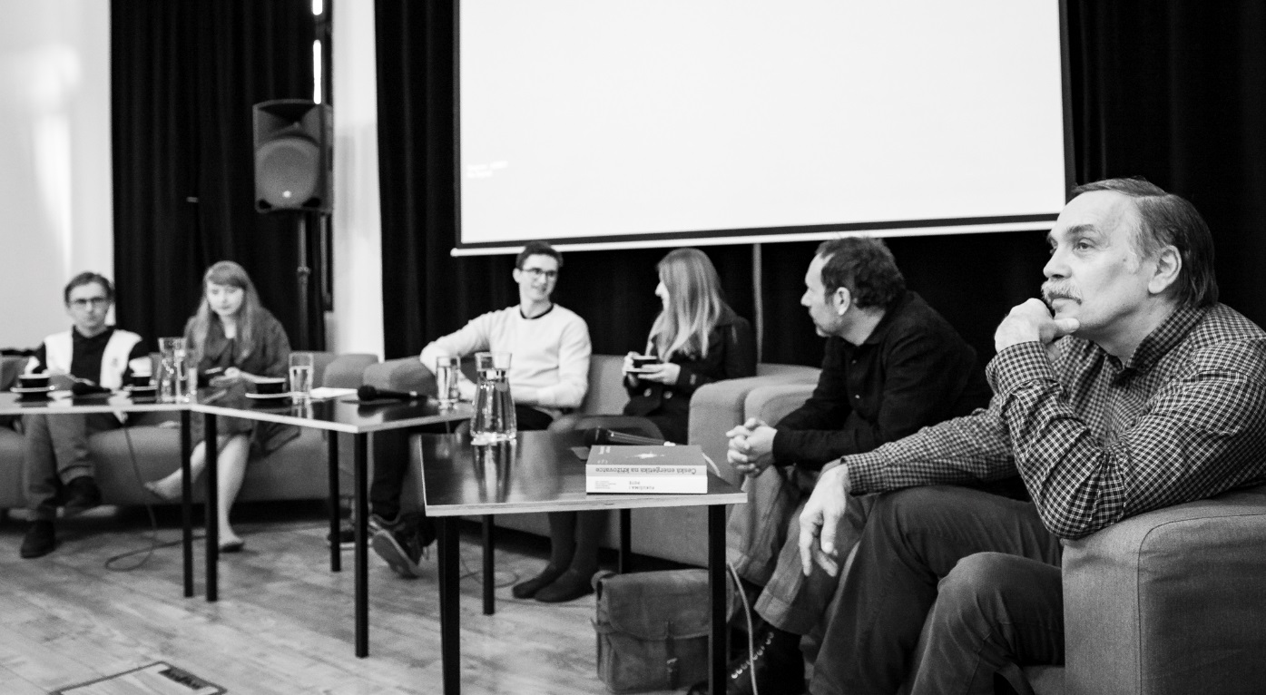 Diskuze vědců s organizátory stávky za klima, zleva Petr Doubravský, Eva Matoušová, Štěpán Stolz, Iva Zvěřinová, Petr Pokorný a Vladimír Wagner (foto Andrea Malíková).