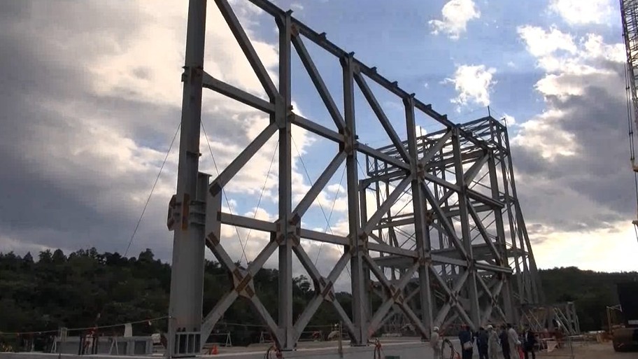TrĂ©nink rozebĂ­rĂˇnĂ­ konstrukce pĹ™echodnĂ©ho krytu prvnĂ­ho bloku (zdroj TEPCO).