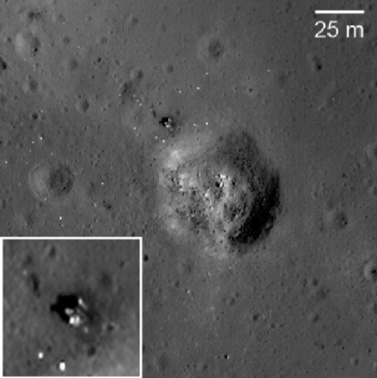 Místo přistání Luny 24 (zdroj M. S. Robinson et al.).