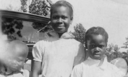 Mládá Gladys West se svou sestrou. Zdroj: https://samepassage.org/