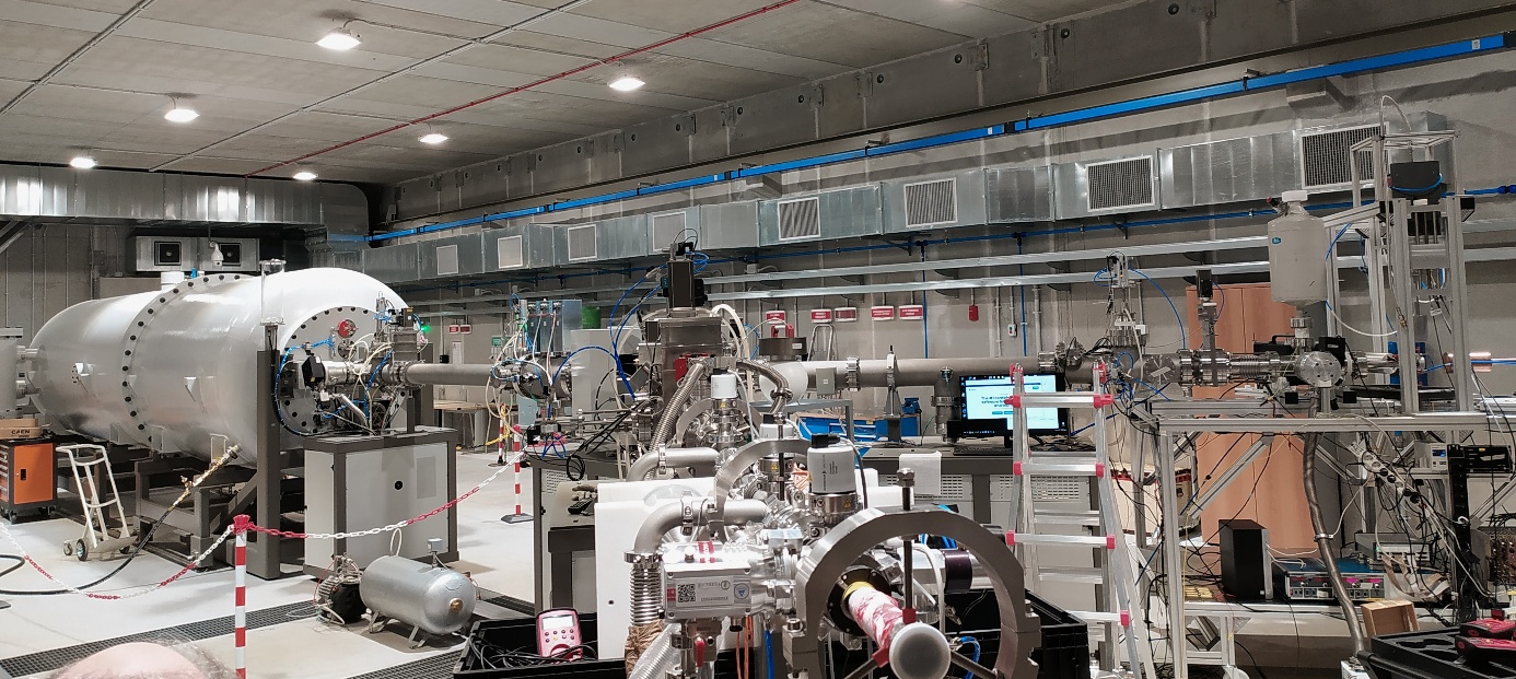 Nejmodernější urychlovač v podzemní laboratoř Gran Sasso je Bellotti IBF (zdroj Gran Sasso).