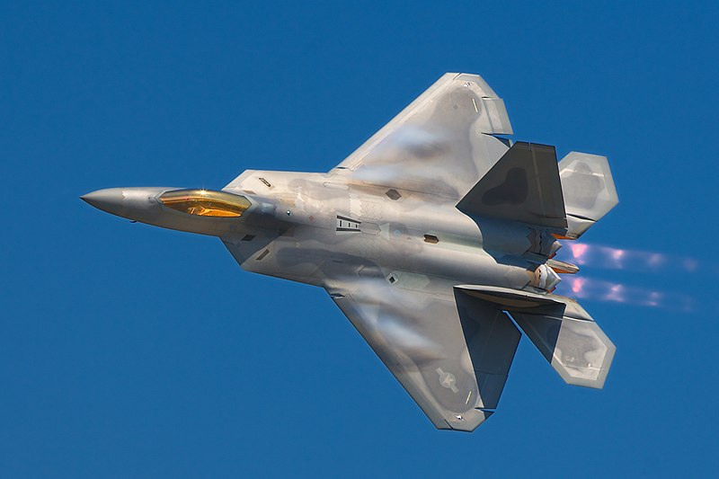 Stealth stíhač F-22 Raptor. Kredit: Rob Shenk / Wikimedia Commons.