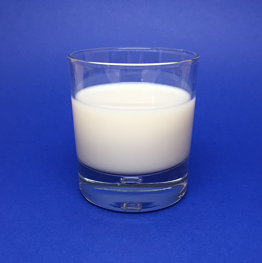 Je mléko protijed?  Glas of milk.  https://www.flickr.com/photos/niaid/33657535532/   Kredit NAID. CCBY 2.0 .     https://www.flickr.com/people/54591706@N02