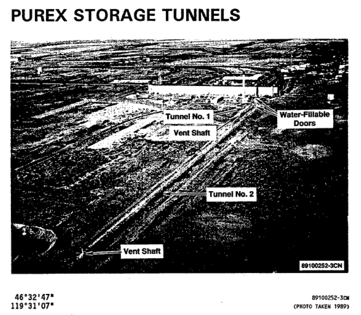 Fotka zmíněných tunelů z roku 1989 (zdroj https://www.osti.gov/scitech/biblio/353264 )