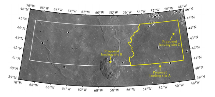 Místo navrhované pro přistání sondy, ve středu v dolní části je Mons Rümker. Navrhované místo A by umožnilo získat mořský lávový materiál a zároveň jde o relativně hladký povrch, umožňující bezpečné přistání. (Zdroj: Y. Q. Qian et al./AGU100)