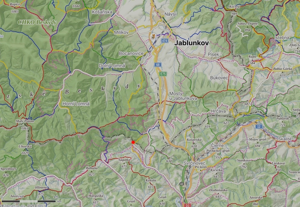 Megonky (červený bod) cca cca 11 km směrem na jih od Návsí. Kredit: Mapy na Seznam.cz