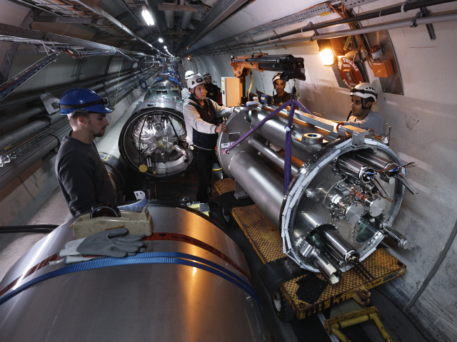 Na začátku roku 2020 se v místě experimentu ALICE instalovalo zařízení, které umožní využívat svazek s velmi vysokou luminositou (zdroj CERN).